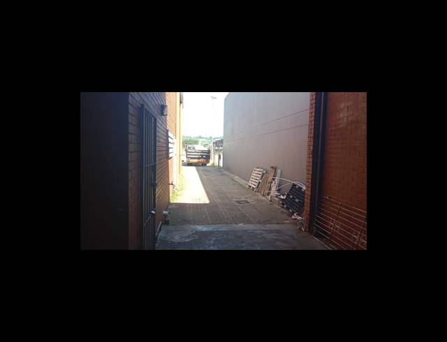 401M² MINI FACTORY TO LET IN SPRINGFIELD PARK